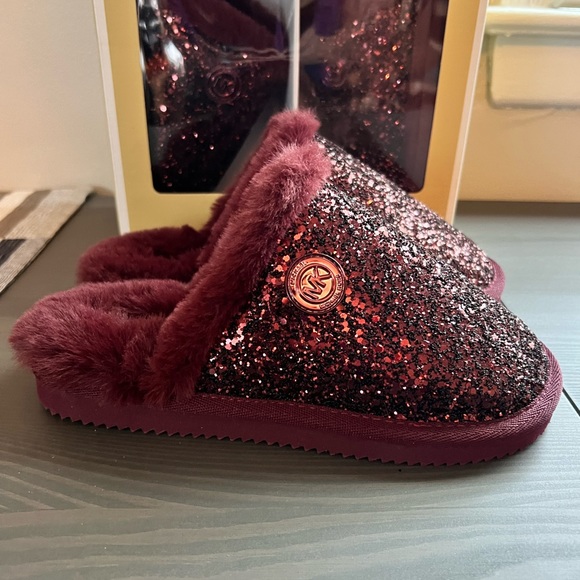 New in Box New Michael Kors Janice Slipper Merlot Burgundy Glitter
Size 5 - Picture 2 of 3